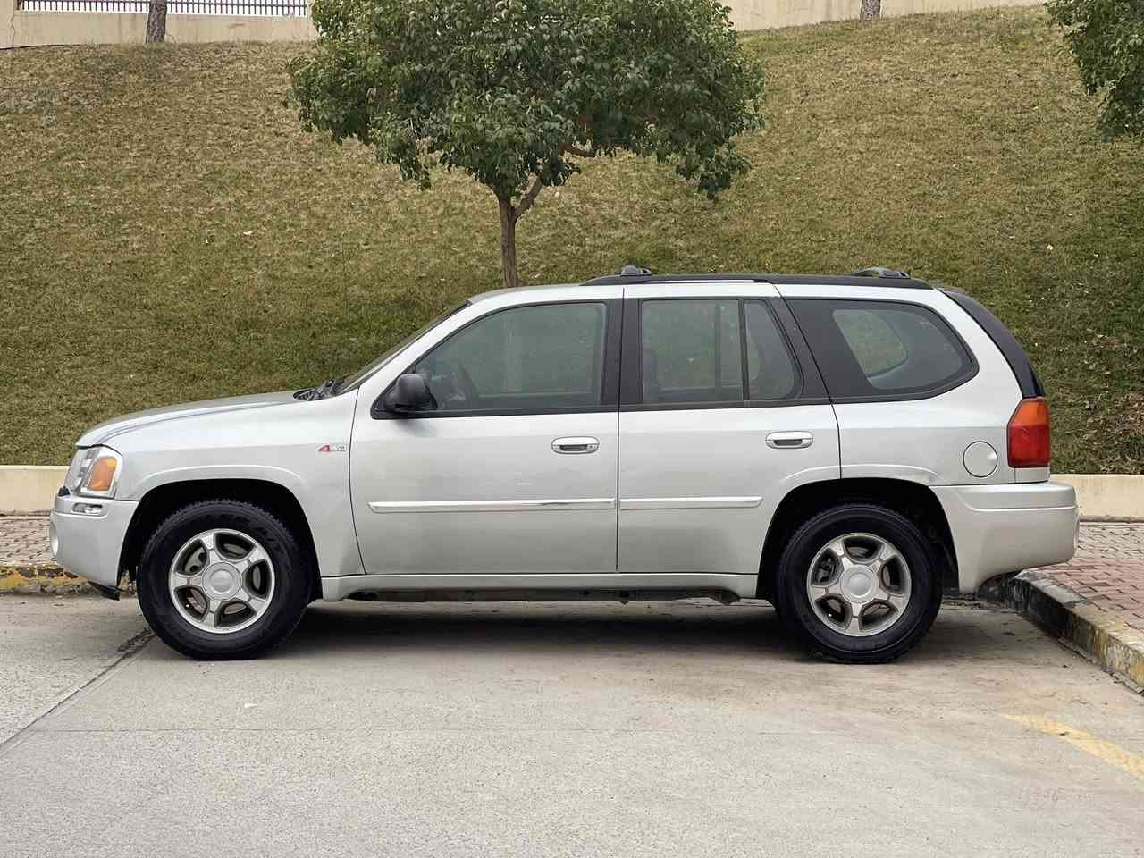 ‏chevrolet trailblazer LTZ 

مۆدیل ٢٠٠٨ 
مواسەفات LTZ
مەکینە ٨ بستۆن 
١٤٢ هەزار کیلۆمەتر ڕۆیشتوەیە 
گێڕوو مەکینەو دەبڵ ئەکسل بەشەرت  
تەبرید و تەقەو ڕەقە بەشەرت 
سیستەمی غازی قەیوانی بۆ بەستراوەیە 
٤ پارچەو دوو پەڵە بۆیاخی هەیە بێناوگرتن 

سوکان ڤۆلیۆم 
شاشە ئایپاد 
کامێرا 
حاسە 
کوشن جڵد 
کوشن کارەبا 
کوشن خەزن 
تەبرید مەرکەزی
 
سعری ٩٣ گەڵاو معامەلە 

سەیارەکە لە سلێمانیە 

ژمارەی موبایل  ***********
