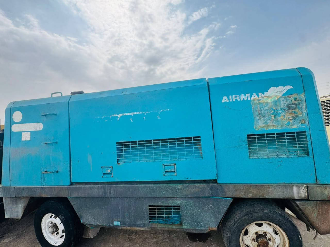 السلام عليكم... كمبريسر هواء ايرمان حجم 655 موديل 1998محرك كمنز بم ونوزل ***********
