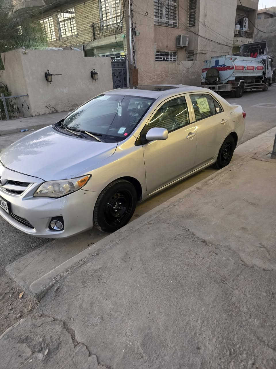 السلام عليكم سياره كورولا 2009 محدث 2013 سياره وارد أمريكي جاملغ وبنيد مبدل  سياره كلها لبيل واحد سياره بيها صبغ أثر جراد جنطه وبوب اثنين وجاملغ بدون دواخل
1.سياره صدر أمامي خلفي جديد 
2.تخم تاير جديد صارله اسبوع 
3. كير ومكينه جديد 
4.تدفئه +تبريد 
سياره جديده معنه الكلمه وما ناقصها كلشي واسمي تحويل ثاني يوم 
العنوان بغداد السيديه 
السعر 107ورقه وبيها مجال بسيط
***********
