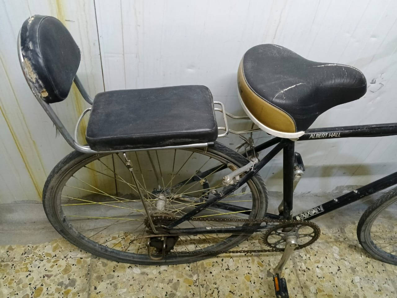 بايسكل نظيف للبيع كل نقص مابي مكاني بغداد الدوره سعره 100رقم الهاتف ***********
