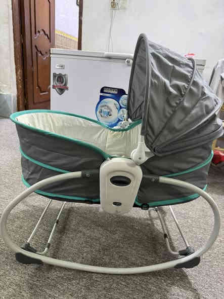 كريكوت نضيف كلشش اخو الجديد يصير كرسي وهزاز وموسيقى ووياه ناموسيه مالته ودوشك سعر 45 الف
كله ناموسية هرمية تول مال جربايه كامله هيه وستاندها 15 الف
معقمه ممات بالبخار تاخذ 6 ممات نظيفه كلش 20 الف 
حمالة طفل اصلي امريكي ماركة 5 الف
مكاني طويريج كربلاء وعندي خدمة توصيل
***********
