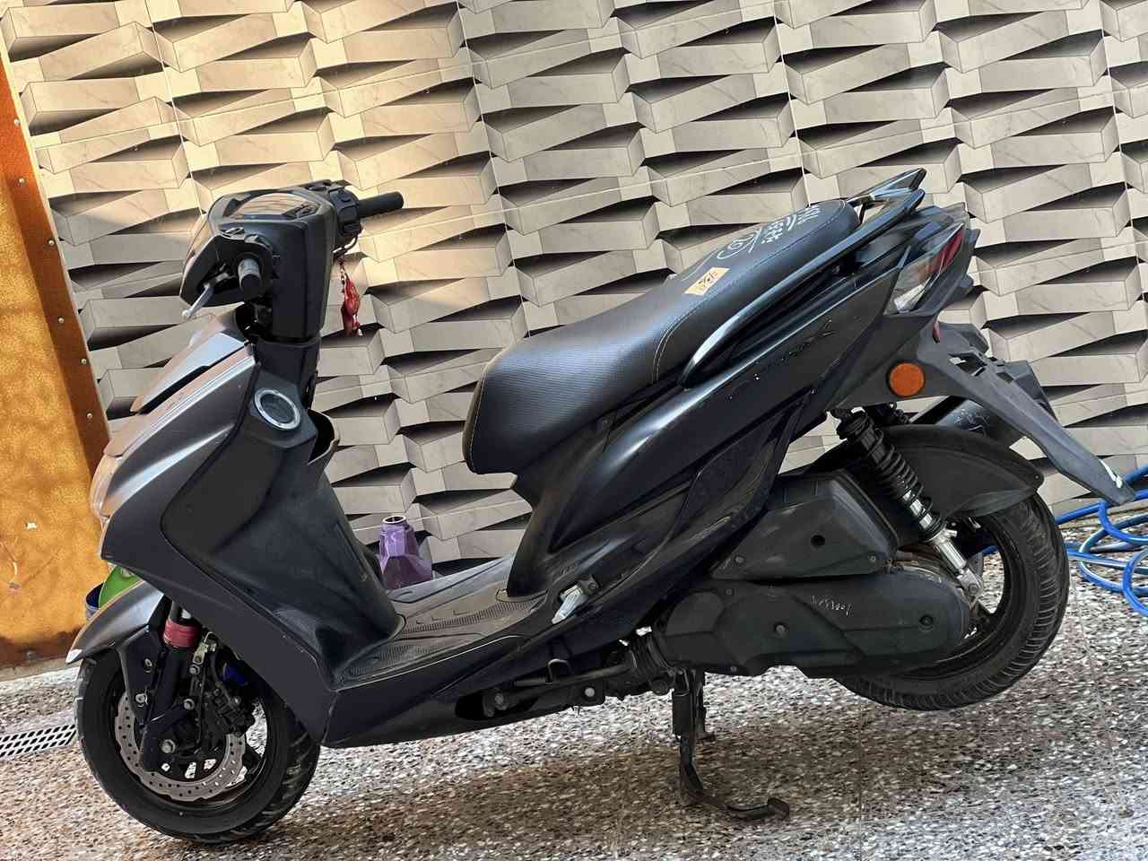 السلام عليكم سكنس شمعه  X5 مكينه كلجات مكفوله جيب فيتر وافحص لون اسود طافي بلادي كفرات مختمه ماشيه 18 الف مابيها اي نقص  مكاني الشعله لسعر خاص وبخدمتكم ***********
