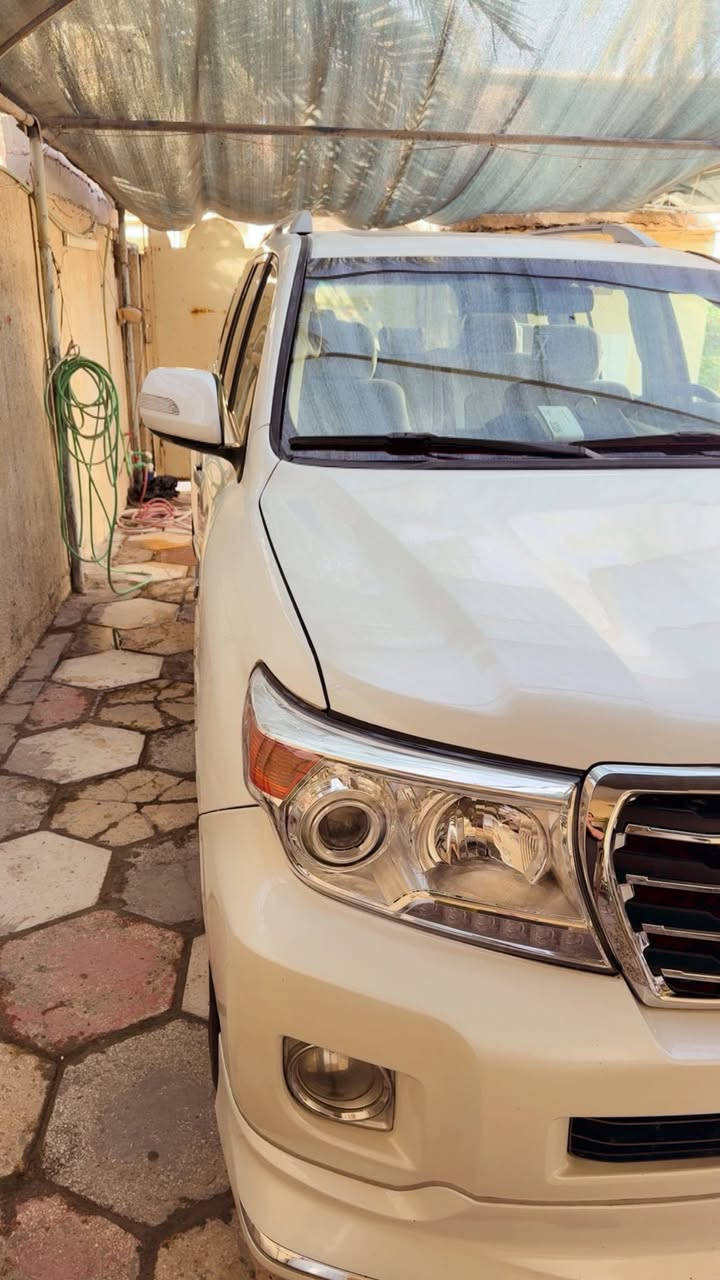 لاندكروز 2010 رقم بصرة انكليزي بسمي                                                     
بيها صبغ بنيد وقبق الصندوق بدون ضربه
مكفوله من الضربه
سياره جاهزة حداديه كير مكينه 6 سلندر تخم تاير
محدث فقط الدعاميات 
السعر 280 بيها مجال بسيط
المكان البصرة 
***********
