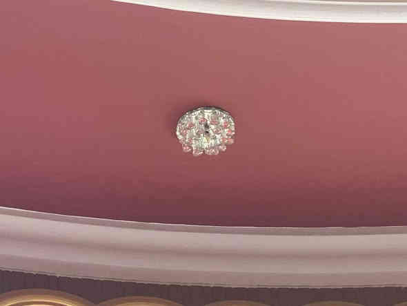 كهربائيات مستعملة للبيع نظافتها 95 % خوات الجدد بدون نواقص نظيفات جدا ***********
ثريا عدد 2
براكيت جداري نفس شكل الثريا عدد 4
تعليقة ثلاثية عدد 1
براكيت جداري نفس شكل التعليقة عدد 4 
طبلات دائرية عدد 3
سبوتلايت سقف كرستال عدد 12
