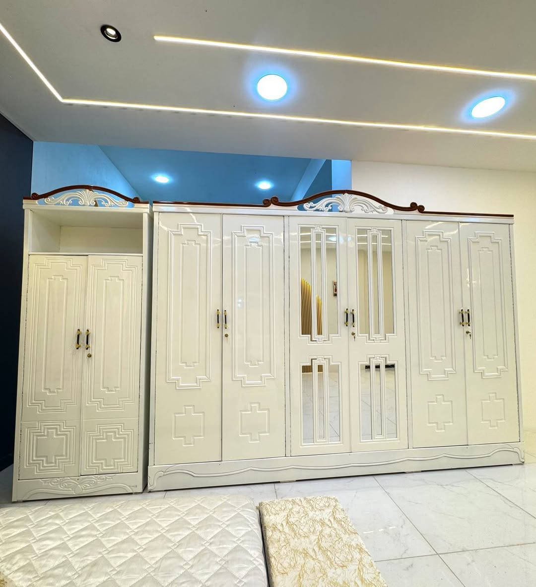 بسم اللە

السعر مليون و100الف دينار فقط  

غرفه نوم داخل معاكس خشب 3 ملم
خارج تحفير sns انديف 5 ملم

الصبغ حراري درجة اولى

6باب  متكونه من 9قطع

زاويه تصميم كنتوري بارتفاع الكنتور

السرير بلاويد اسود 6ارجل

قياس الكنتور ارتفاع 2.40 وعرض 3.20

يوجد توصيل الى جميع المحافضات وباسعار مناسبه
للحجز مراسلتی
العنوان//بغـــــــــــــــداد


**إذا كنت صاحب هذا الإعلان وتريد حذفه لأي سبب، رجاءا أرسل رسالة إلى الدعم الفني**