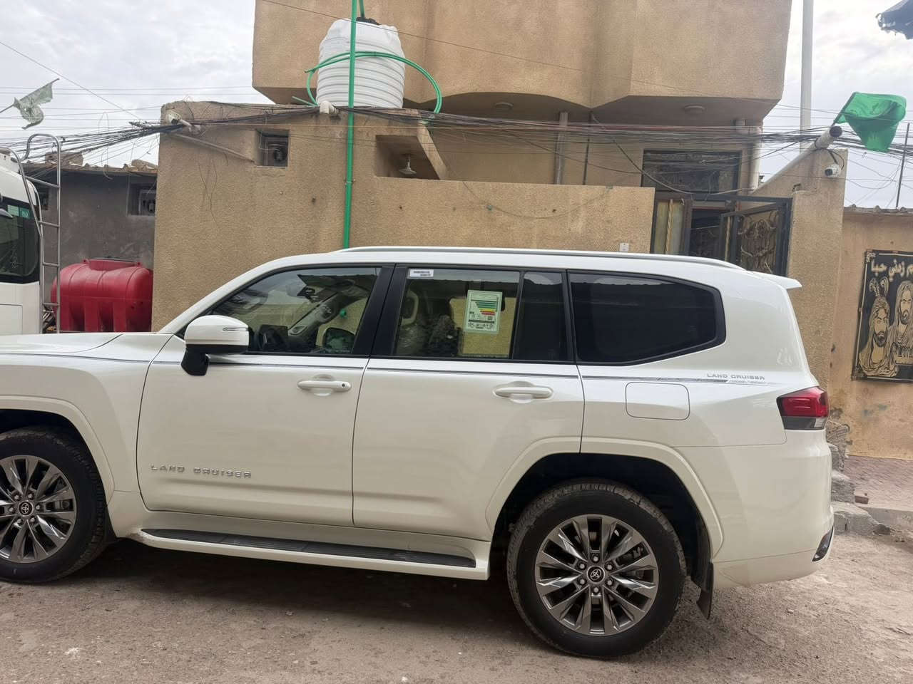 السلام عليكم 
لاند كروز البيع 
توين تيربو 
ساز 2024
ماشيه 16الف 
وسعرها730 وبيها مجال
العنوان البصره المعقل
***********
