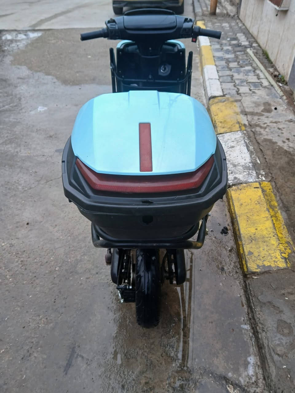 سلام عليكم شباب دراجه شحن صقر الاحمر سبع بطاريات كهربايات كله شغاله وياه مرايات جدد وبايدرات السعر ٦٠٠ وبيه مجال الموقع بغداد متواجد واتساب ***********
