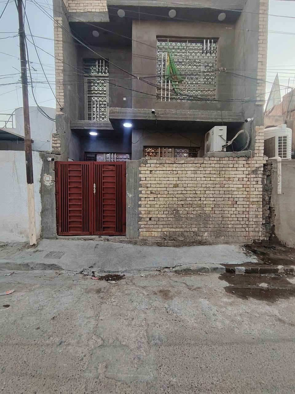دار للبيع م١٢٠ طابو ملك صرف العنوان جسر ديالى القديم شارع الإطفاء مقابل تربية المدائن بناء جديد للاستفسار التواصل على الرقم *********** واتس أو اتصال
يحتاج الى ترتيب بسيط
