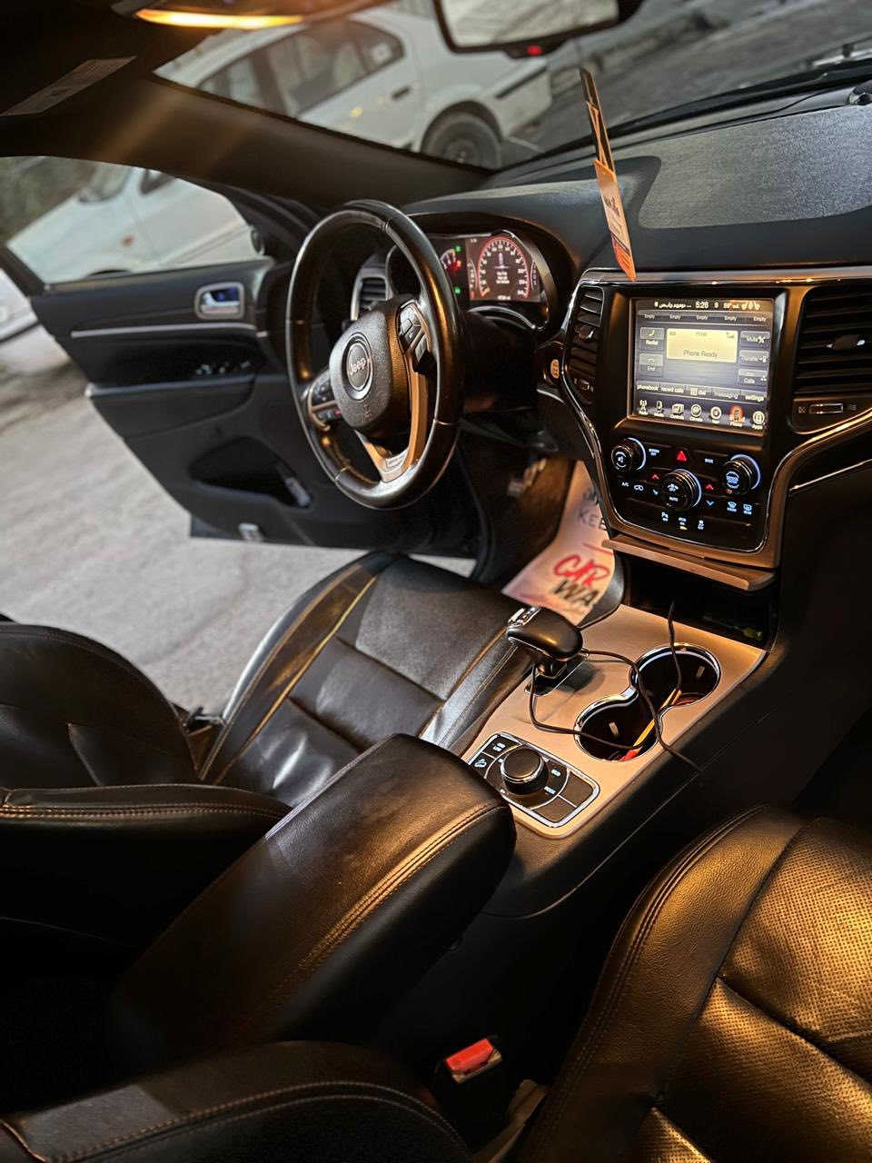 السلام عليكم
للبيع فقط بدون مراوس

 جيب كراند شيروكي 

موديل 2015

فور ويل السيارة 

4انظمة قياده 

ماوس 

كير طياره 

محرك المرغوب 

فول لمتد 

بنوراما 

كشنات تدفئة تبريد 

شاشة كبيره 

سياره عليها ادامه كامله 

صدر جديد 

تخم تاير 

باتريت زوج صغير +كبير 

رقم انكليزي باسمي شرط تحويل ثاني يوم 

سياره متعوب عليها ومال بيت 

سياره تأخذها ما تصرف عليها اي مبلغ 

بيها 5قطع السياره 

السعر 173$ وبيها مجال حك الجية 

مكان سيارة بغداد 

للاستفسار ***********
