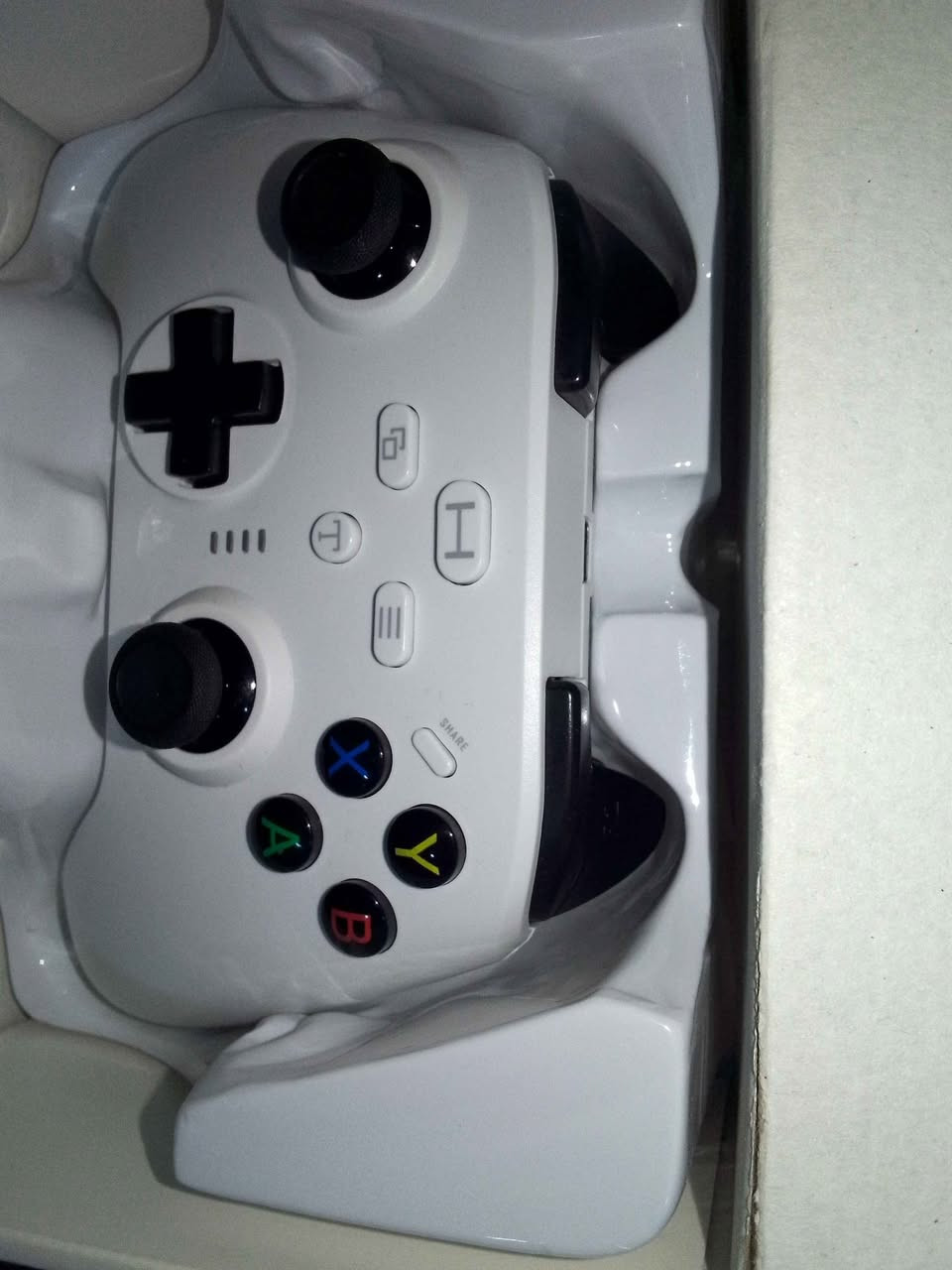 جويستك شحن تعمل على جميع الاجهزة ...
... تعمل على .... سوني 3 .. اكسبوكس ون فات .. اكسبوكس ون S .. اكسبوكس ون X .. اكسبوكس S و X اجهزة لابتوب وكمبيوتر ... تحتوي على شفتات اضافية خلفية ...
 يوجد معها مرفقات وصلة usb تشبه الفلاشة فيها انارة وزر للتعريف  .. كيبل شحن ..
ملاحظة .. شحن الجويستك يدوم لعدة ساعات طويلة والجويستك في وسط واجهتها تحتوي على انارة لمعرفة وقت انتهاء واكتمال الشحن .. كما انها حويستك عملية فعليا .. وكير التحكم ميكانيكي اي وداعا لعطلات الكير كنا يمكن تبديل بكارية شحنها لو انتهى نهائيا بعد سنوات من اللعب .. 
السعر فقط 45 الف مكاني دهوك سوق دهوك . دهوك, العراق


**إذا كنت صاحب هذا الإعلان وتريد حذفه لأي سبب، رجاءا أرسل رسالة إلى الدعم الفني**