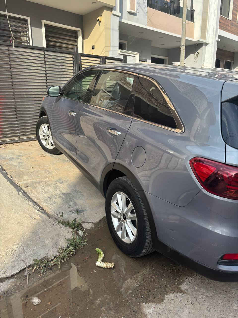 كيا سورنتو 2020 وارد امريكي للبيع
الضرر : بنيد وجاملغ تبديل 
وصبغ بابين وموضح بلسونار  مع الصور
مواصفات :
1-بصمه
2-شاشه
3-فول تحكمات ستيرن
4-سايد بريك رجل
5-السياره تو ويل
6-اشاير بلمري
7-السياره 7 راكب
8-قطعتين تبريد
9-السياره 6 سلندر GDI
مكان السياره بغداد بسمي تحويل ثاني يوم السعر 183$
للتواصل : ***********
