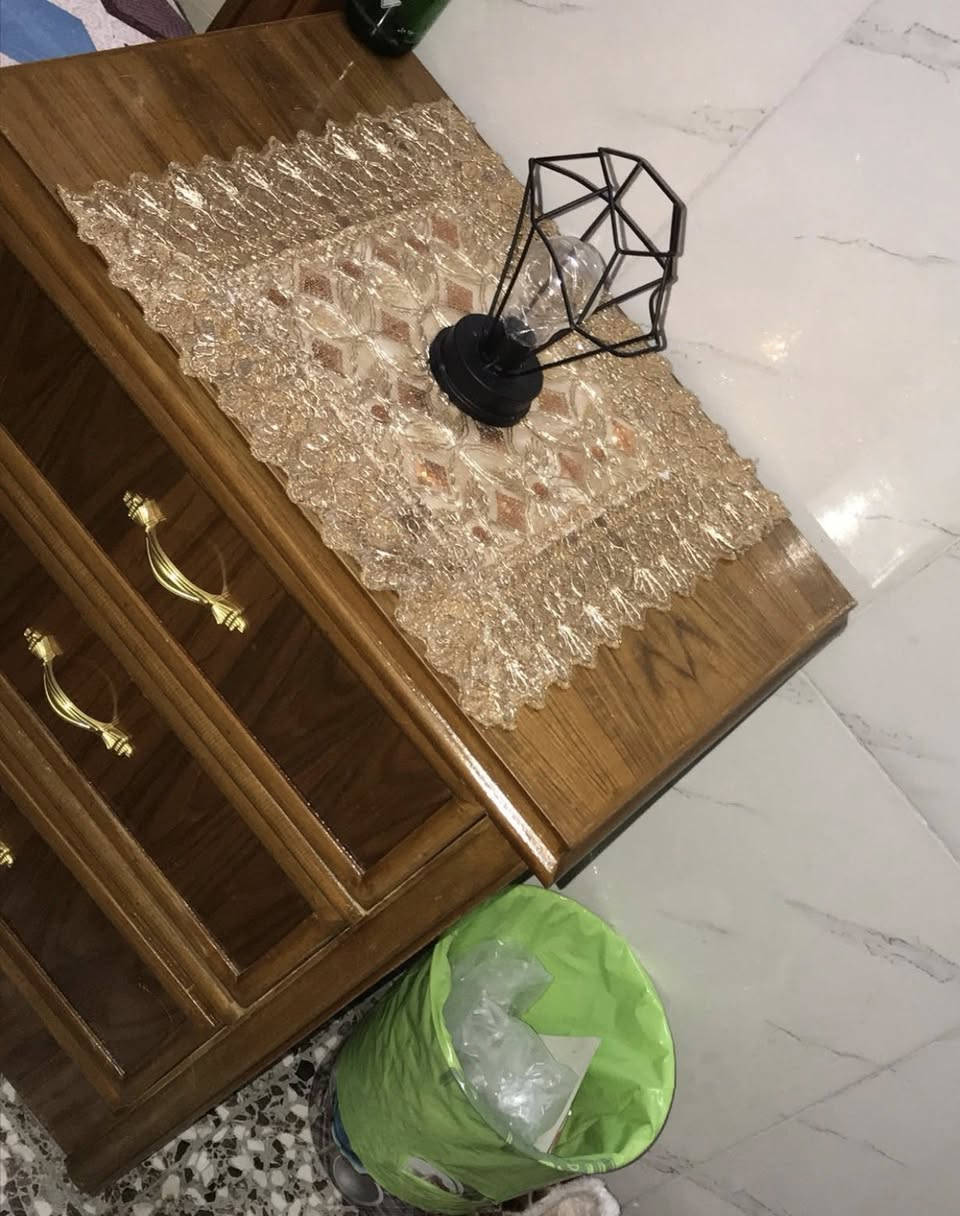 غرفة صاج عراقي تفاصل للبيع العنوان بغداد الحرية تحتوي على كنتور (5باب) مع زاويا (2باب) 
سرير مع دوشك
خزانة للاحذية
ميز مرايا
ميز عدد٢ جانب السرير 
نضافتها مثل التصوير مابيها اي عيب


**إذا كنت صاحب هذا الإعلان وتريد حذفه لأي سبب، رجاءا أرسل رسالة إلى الدعم الفني**