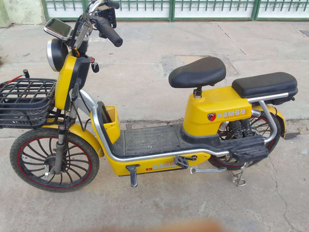 دراجه شحن للبيع دبل بصمه دراجه حيل نظيف بطاريات واحد منه تعبان شحن يمشي واحد ساعه او اكثر السعر 175 اتصل واتساب ***********
