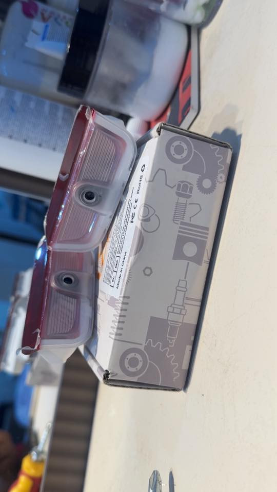 السلام عليكم
علامات ضوئيه 
اسفل الأبواب الاماميه 

تنطي علامه بورش بالأرض 

سعرهن ٣٠ الف ماعندي توصيل 
مكاني  بغداد 
***********
