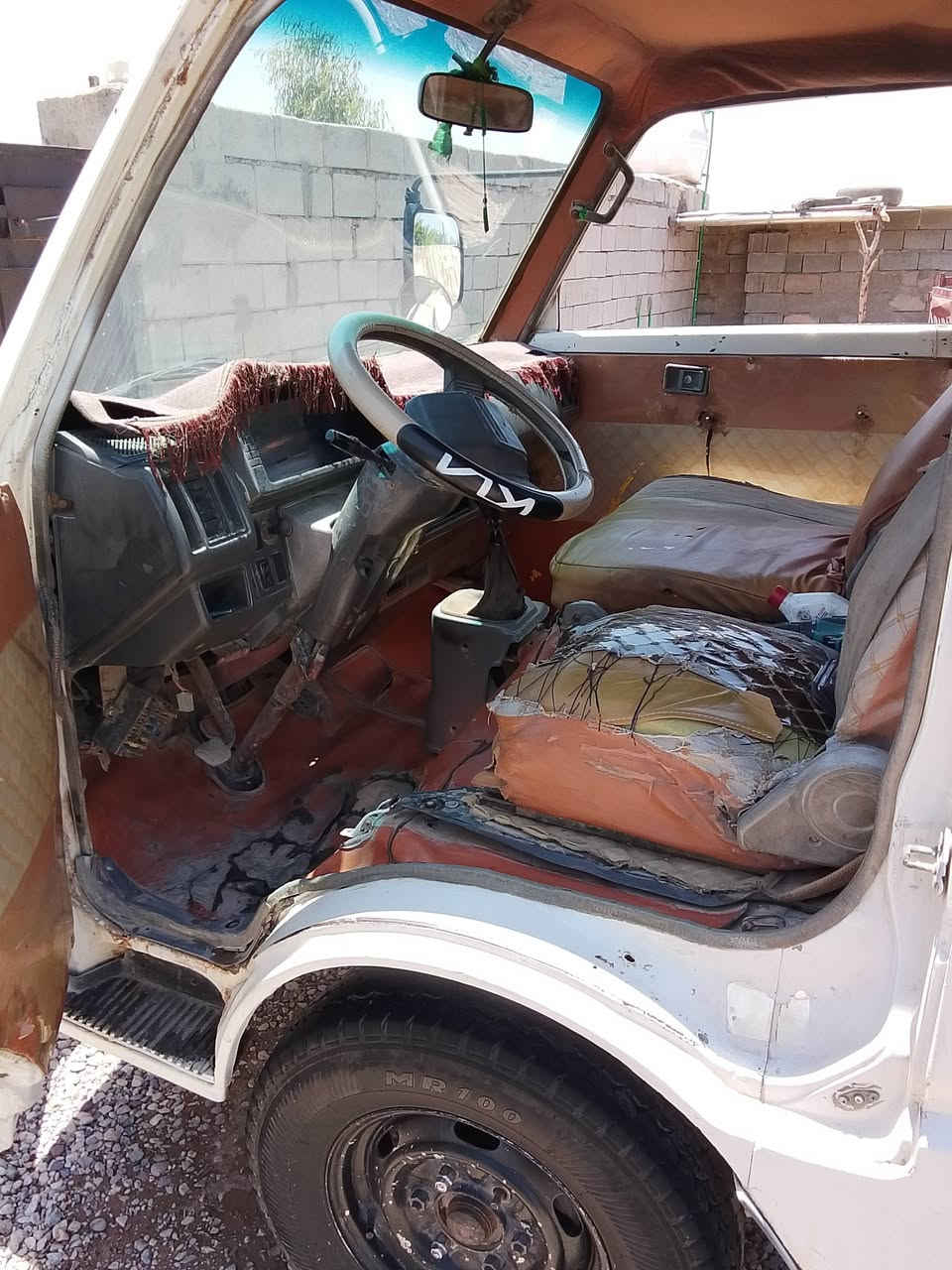 السلام وعليكم كية بنكو موديل 93 رقم بغداد نكليزي بسمي تحويل مباشر  كير ومحرك واكسل حاوية حدادية وتخم تاير جديد كرهبائيات كلهة شغالة  السيارة احلى من الصورة شاصي ورقم شاصي مكفول بلادي سنوية مجددة لل28 المكان واسط العزيزية السعر  (40) وبيهة مجال رقم الهاتف (***********)
