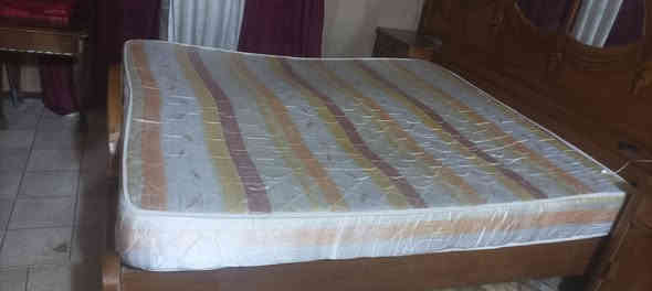 دوشك سفنج ضغط عالي درجه اولى كلش نضيف السعر  60 القياس 180*200
***********
