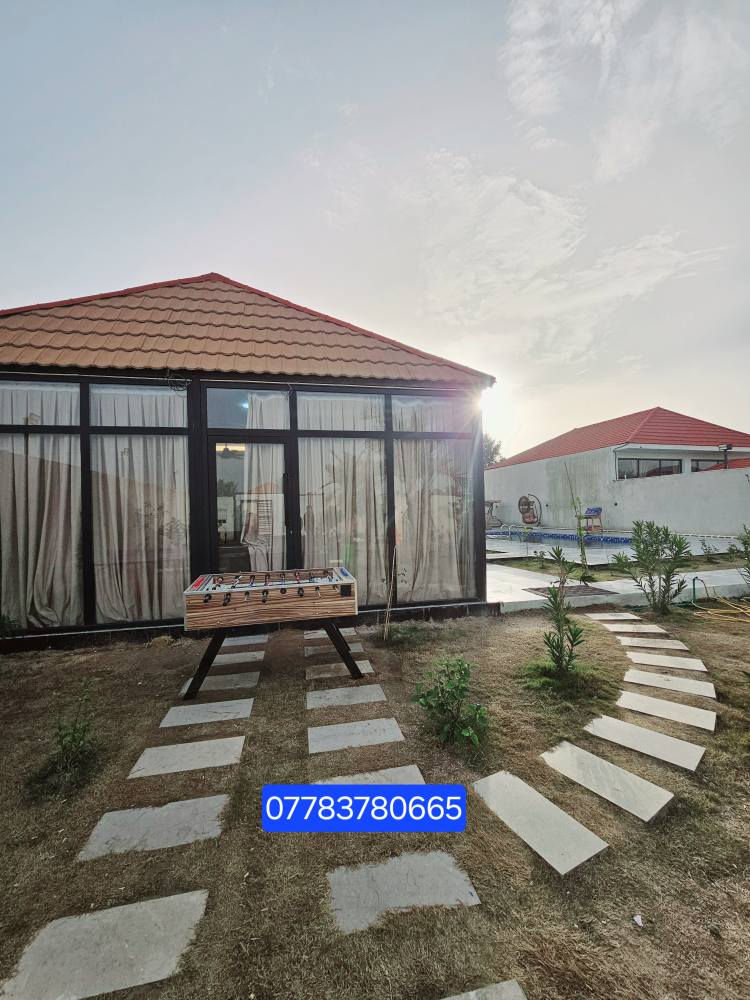 🔹 شاليه للبيع – تصميم حديث وعمل درجة أولى 🔹
📐 المساحة: 850 م²
📄 الملكية: طابو صرف (سهم) – تحويل مباشر باسم المشتري
✨ المواصفات:
تصميم حديث وبناء درجة أولى
أشجار متنوعة ومنسقة
مسبح كبير
منطقة باربيكيو للشواء
دار استراحة تحتوي على:
صالة كبيرة
غرفة مطلة على المسبح
صحيات متكاملة
الشاليه مجهز بالكامل ومؤثث
📍 الموقع:
البصرة – أبي الخصيب – حمدان
قريب جداً من الشارع الخارجي
للاستفسار الاتصال على الرقم *********** البصرة, العراق
