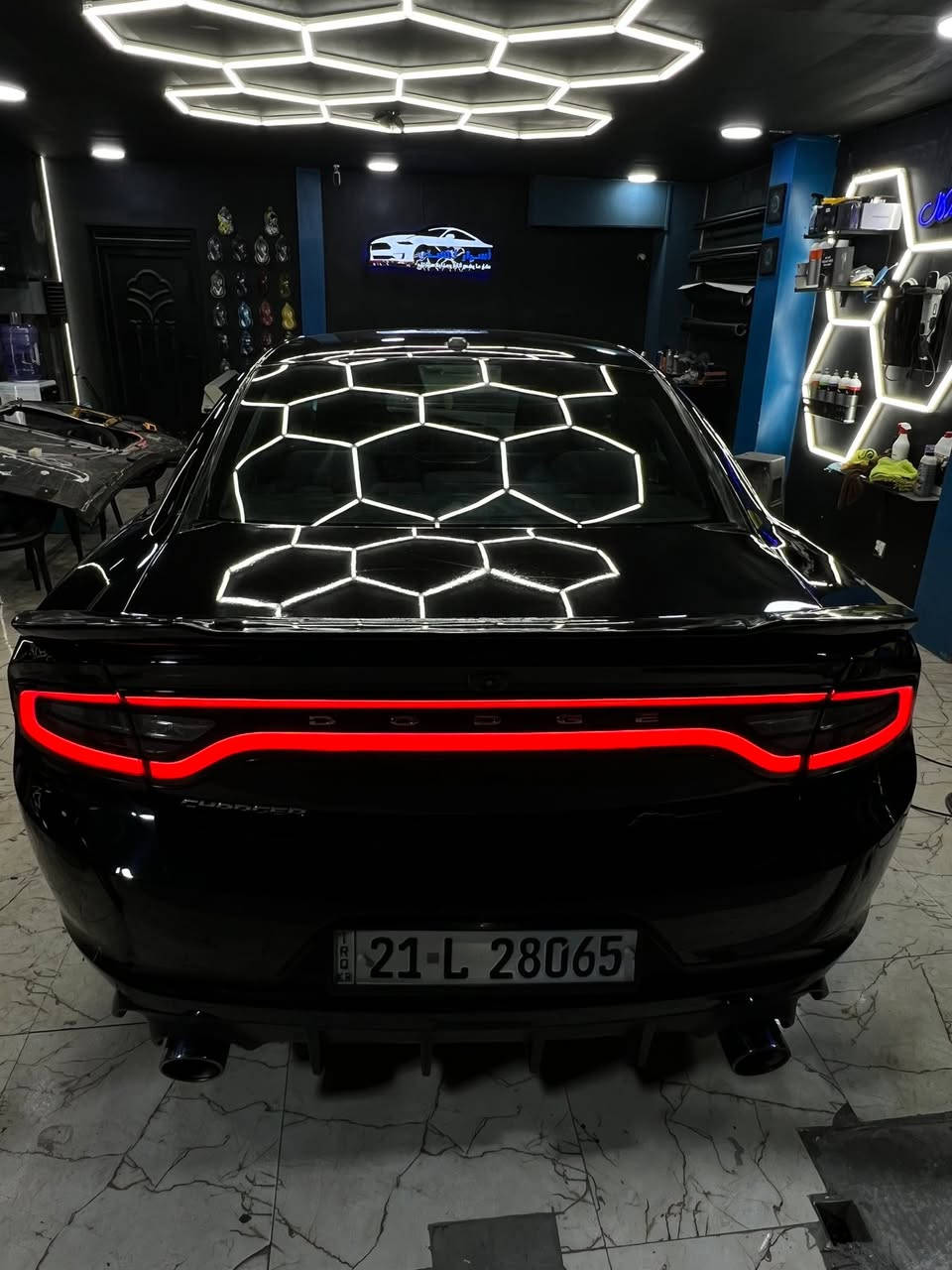 السلام عليكم 
دوج جارجر 2016 SXT تو ويل محرك 3600
وارد امريكي دخول كلين تايتل بلعراق بيها طخه بسيطه جاملغ خلفي وشويه من الباب كلشي موضح بلسونر بدون دواخل ايرباكات جميعها سليمه 
رقم سليمانيه السيارة باسمي تريد تحويل تريد وكاله 
سنويه وارقام كله جديد
السيارة محدثه بنيد ودعاميه SRT
ديفيوز خلفي SRT + دوسات SRT
شادلها عدسات كوست +لد متغير الالوان من خلال الهاتف RGB
ماشيه 135,000km 
قبل كم يوم بدلتلها بلكات شامبيون اصليه جيل الثاني 
ولف حمارة موبار اصلي
بولش جديد + صبغ وياله 
السيارة ما ناقصها كلشي مال جناي
السعر تواصل وياي ادزلك تقريرها كامل
للتواصل واتساب 📞 ***********
