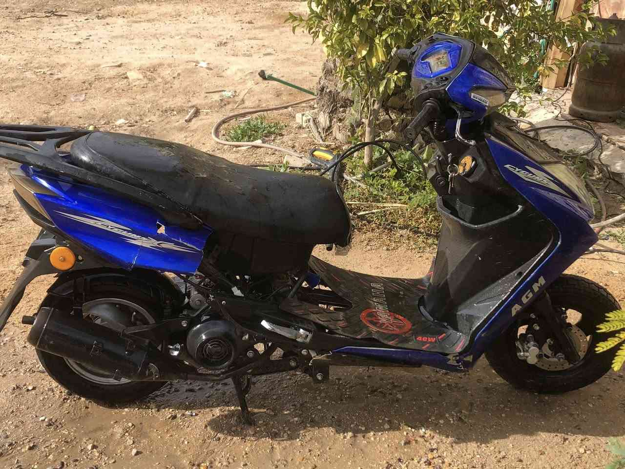 سكنس ٢٠١٩
مبدل ولفات فقط 

نقص باتري 

السعر ٢٥٠ وبيها مجال 

***********

حي الاطارات
