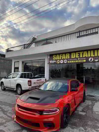 تشارجر • ٢٠١٨ • مقاعد جلد