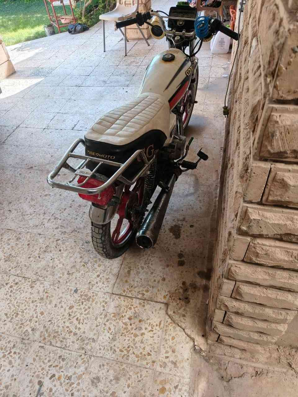 دراجه موديل 21ماناقصها ايشي بيع مستعجل السعر 325الف هاتف ***********
