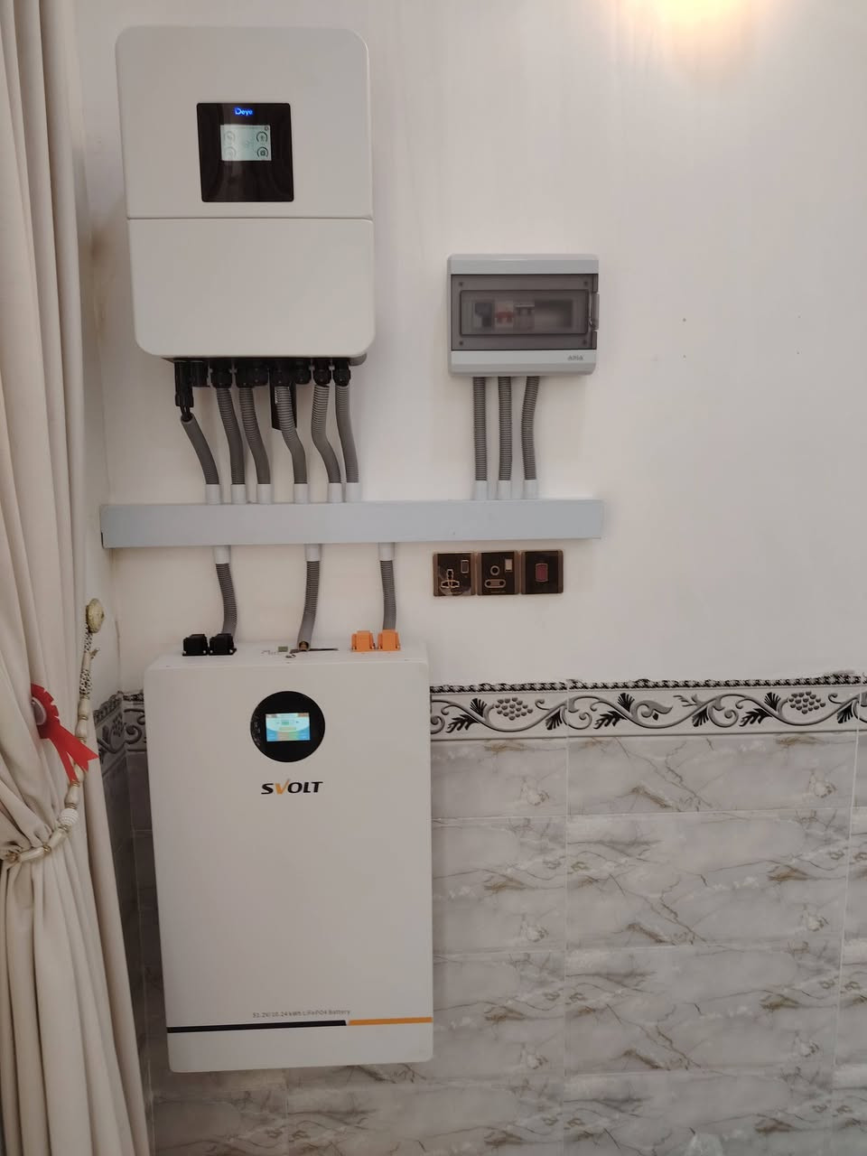 بســـم اللــه 
 وعلى بركة الله 

حسب طلب الزبون
  تم تنصيب منظومة 10 امبير على مدار 24 متناوبه مع الوطنيه وداعآ للانقطاع الكهرباء وداعآ للمولدات 

لآحد الزبائن 

جمال عدنان العيساوي 

في السجر

المنضومه مكونه من الالواح لونجي جيل7 احدث اصدار حجم615ضمان 12 سنه 
والبطاريه Svolt فوسفات الحديد اليثيوم 10k ضمان 5 سنوات
جهاز Deye  حجم الانفيرتر 6K ضمان 2 سنوات 
فولتيه ثابته والهيرتزيه ثابته

يوجد لدينا انفيرترات Deye ممتاز ضمان 2 سنوات ضمانات حقيقيه 

التنفيذ
 (شركة الحياة لحلول الطاقة الشمسية)

الشركه مستعده لتجهيز كافه البيوت والمرشات الزراعيه 
_______  _  _  _  _  _
العنوان: 
الفلوجة مقابل جامع الراوي

للاستفسار الاتصال عل الارقام التاليه. 

***********
***********
@متابعين  إشارة
