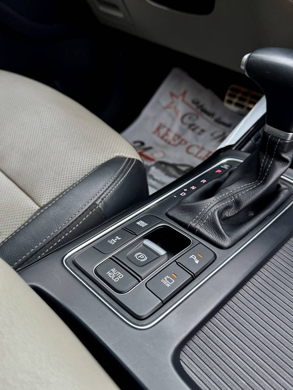 🚗 كيا سورينتو 2020 | فول  اربع كامرات خليجي | بحالة الزيرو

✨ تفاصيل السيارة:
 • الممشى: 26,000 كم فقط
 • بحالة الوكالة 100% حتى الفابلون والاكياس 
 • الإطارات الوكالة لحد الآن
 • دخول سيرفس كامل داخل الشركة 🛠️
 • رقم بغداد (تحويل مباشر)
 • محرك 3500 سي سي
 • 6 سلندر
 • نظام AWD دفع رباعي (فور ويل)
 • 4 أنظمة قيادة
 • مانع انزلاق
 • 7 ركاب
 • مقاعد جلد فاخرة
 • الأمامية: تدفئة + تبريد
 • الخلفية: تدفئة
 • فتحة سقف بانوراما
 • جنطة كهرباء
 • شاشة + Apple CarPlay & Android   
 • نظام خرائط
 • 4 كاميرات
 • حساسات أمامية وخلفية
 • Auto Hold
 • هاند بريك بصم
 • 3 قطع تبريد 
       السعر27,200 دولار بيها مجال حك الجية 
             📍 الموقع: بغداد
           📞 الهاتف: ***********
