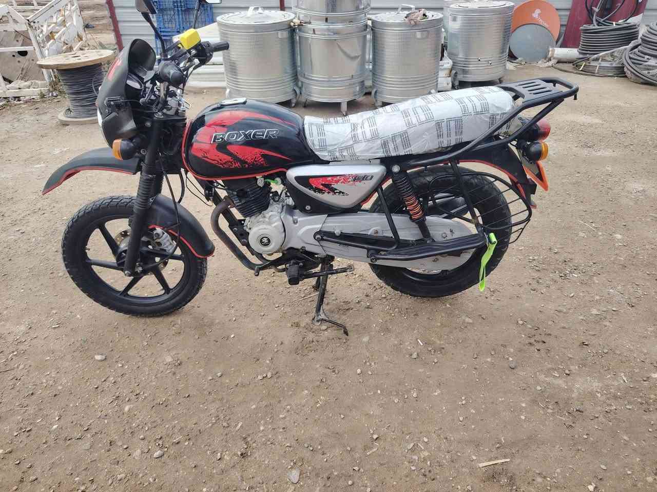 السلام عليكم بوكسر موديل 2021 وراق صولي  شركت غبور القلم دراجه ستخدام شخصي مكينه شرط كور ما مفتوح  تبخير توهه حته تنقيص ماكو بس ادخن ابيض ساعه وتكطع تدخين المكان بابل السعر 925وبيهه مجال ***********
