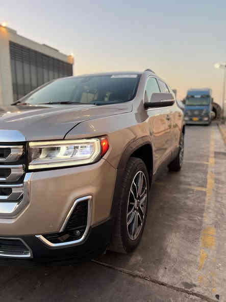 سلام عليكم 

للبيع  GMC ACAGIA 2023 SLT V6  🔥

مواصفات 
شاشه داتشو 
شاشه دجتل 
كشنات كهرباء 
كشنات تدفه تبريد
كشنات خزن ميموري 
كشنات خلفيه منفصل 
كشنات خلفيه تدفه 
دبل فتحة 
5 كامرات 360 
رادار امامي 
رادار خلفي 
رادارات جانبي 
هزاز كشن 
كير بيانو 
اشاير بل مري 
صندوق كهرباء + حساس رجل 
كامره اماميه 
اربع اباوب بصمه
تشغيل عن بعد 
كشافات 
وبعد بيه هواي مواصفات 

لون السياره شمباني على ذهبي لون جديد وقليل منه بل سوك 

ضرر السياره كما موضح في الصور
ايرباك فقط برده تبريد + ماء مال شركة 

ماشيه:38mi

مكان : بغداد الامين الثانيه شارع النواب 

الهاتف : *********** بي واتساب 

السعر :246  $ وبيه مجال حك الجيه وشكراا
