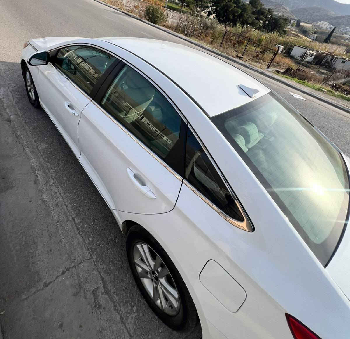 سلا عليكم
بيع فقط
سوناتا امريكي موديل 2015 ماشي 163 مايل
بيها بونيد و جاملغ و باب صبغ يعني ثلث قطع صبغ شاصي شرط و السقف بي PDR كير محرك شرط لا صرف لا نفخ  شرط التحويل السعر 110 بي مجال قليل عليها غرامه 16$ ورقه ينزل من السعر مكان السياره دهوك رقم موبايل *********** وتساب دهوك, العراق
