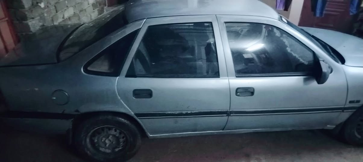 اوبل فكتره موديل 1991محرك 16 وكير شرط التحويل اني الشرعي رقم نينوى الماني سنويه لل 29 السياره بدون صبق لا معجون ما عده الدوير مصلحه السعر 38 وبيها مجال بسيط رقم الهاتف*********** مكاني موصل حمام العليل شارع بغداد
