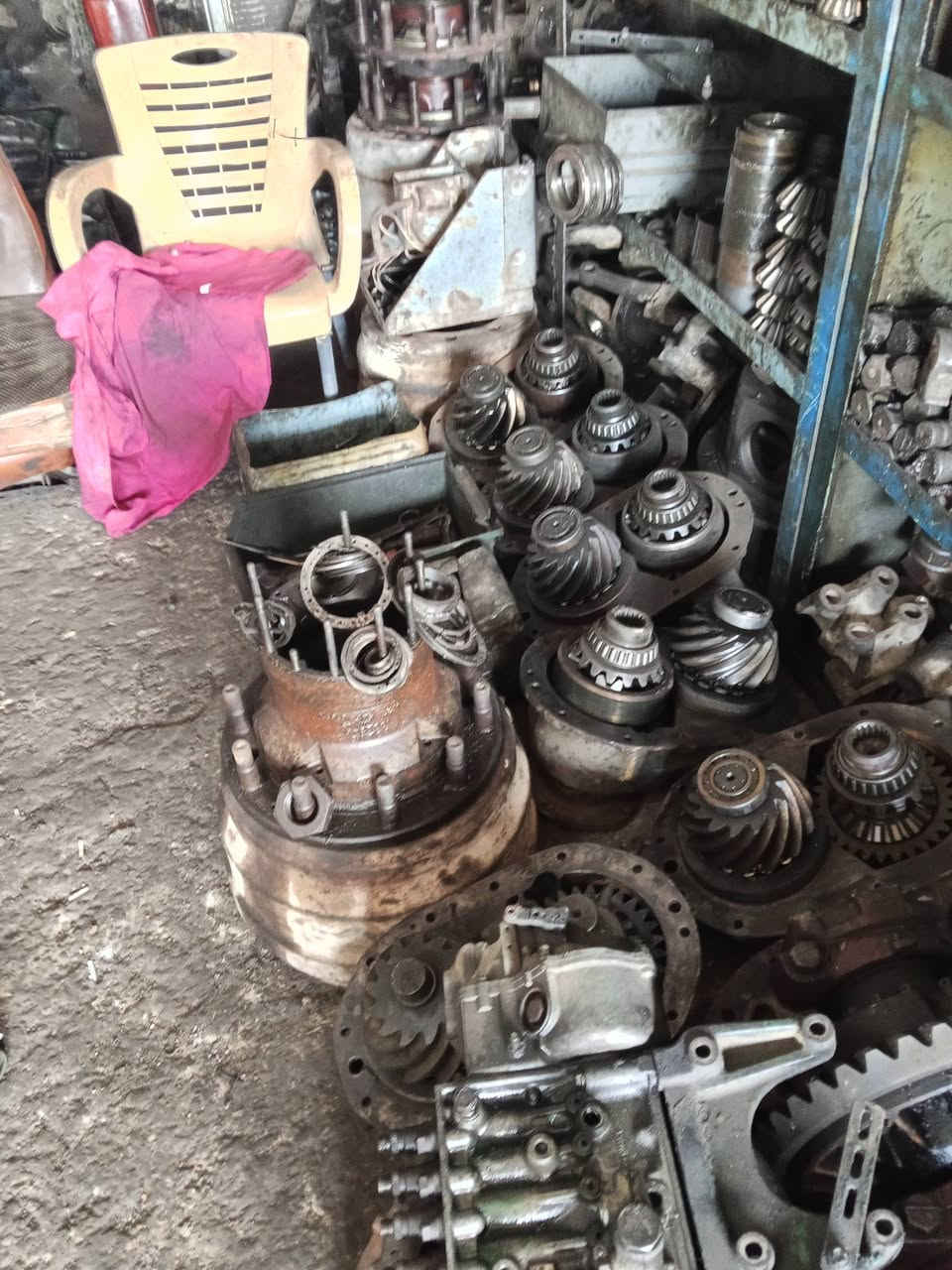 ادوات لوري فالفو مستخدم للبيع ***********
