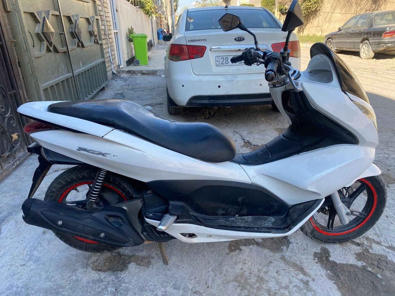 السلام عليكم عليكم دراجه بي سي اكس مكينه 150 كهربائيات شغاله الدراجه شلعه و معدل محركها حلو بس بيها لاستيك ولف الدراجه حساس ازدحام شغال حرف A دشبول كله شغال عده البانزين ما يشتغل بيها نضام سرقه السعر مليون وبيها مجال بسيط المكان الغزاليه شارع المركز الرقم ***********
