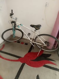 عندي بايسكلات العدد اثنين ومرجوحة  بغداد الزعفرانية 07740494091