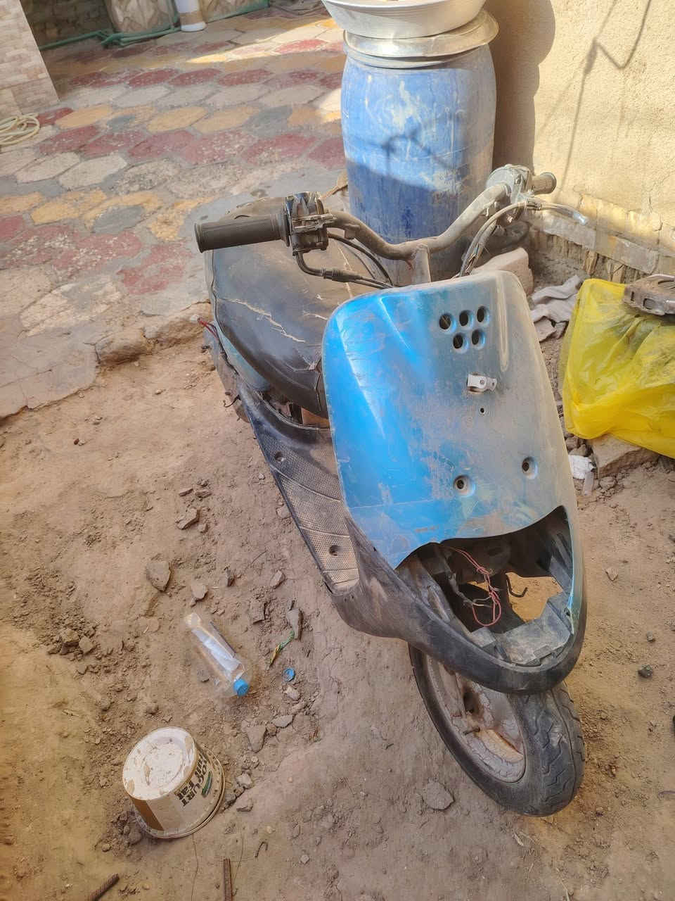 سلام عليكم دراجه كوم حديد ابيعه هيه نقصه بس ملف او مكينته ناعمه حلوه نهضه حلوه ***********
