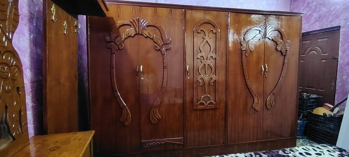 غرفة صاج 5 ابواب نقص تاج جربايه السعر 300 بيه مجال بسيط المكان الحسينيه الراشديه  بغداد يوجد توصيل بل اجره التواصل على الرقم ***********
