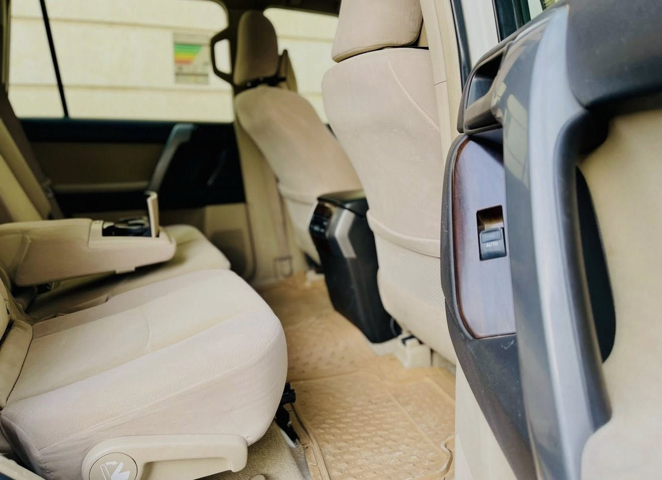 برادو 2011 محرك 4000 دبل تانكي كويتي فول
رقم بغداد باسمي هزة جديدة ورقم انكليزي سنوية لغاية 2031
السيارة جديدة جداً ماشية 133 بيها بارد باب الصدر واشتغلتها شغل مضبوط ممبين حتى بالحقيقة
اريد مراوس برادو 18-19-20
مكاني كربلاء 
***********
