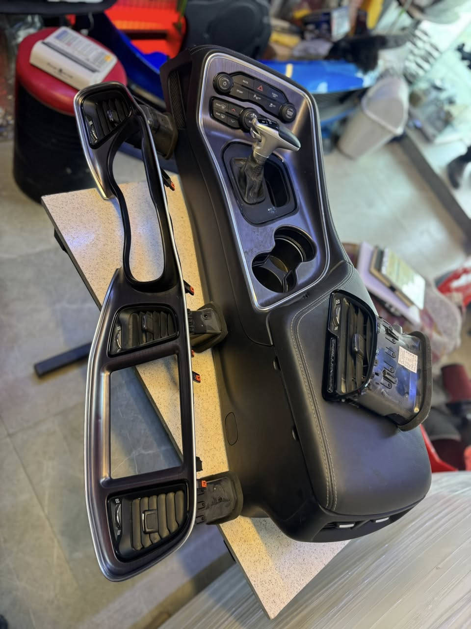 سلام عليكم
غراض جالنجر للبيع 2022

زوج مرايات اصلي وكاله 
فرس كامل جالنجر
دكت تبريد وكاله جالنجر
اطار شاشه جالنجر
***********
***********
