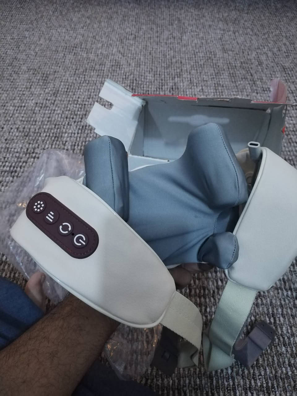 جهاز مساج رقبة وكتف
أصلي وكالة اورجنال 
يشتغل ع شحن تايبسي
يعني بدون كهرباء اشحن واستمتع بالمساج
تكدر تسوي بي مساج لكل الجسم 
بي 3 سرعات كلش مريح 
للحجز على خاص 
أو مراسلة واتساب ***********
توصيل لكل محافظات العراق
