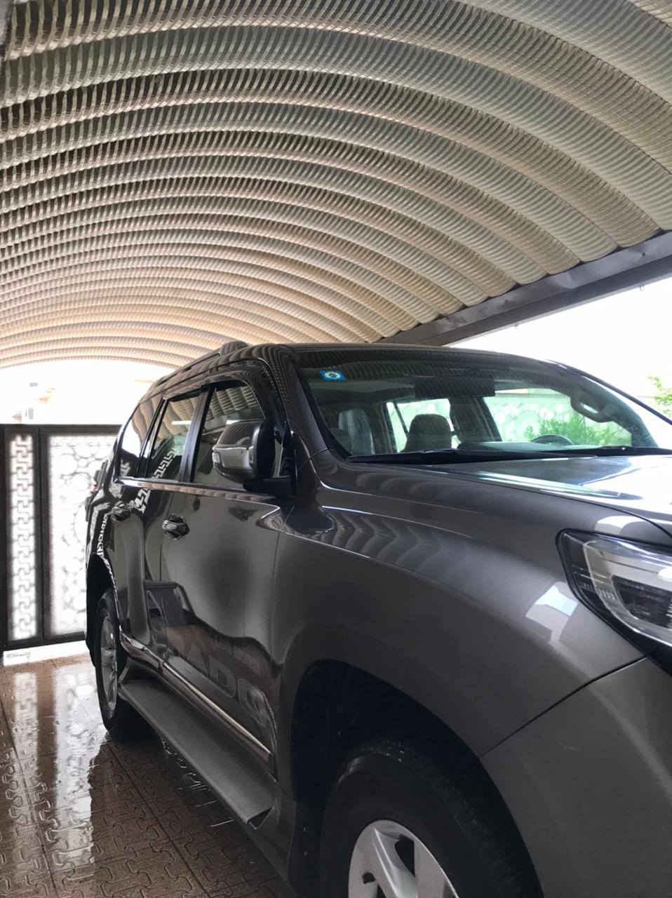 السلام عليكم بـرادو 2014 TX.L فـول مواصفات 
لـون مميز جكليتي 
6 سلندر
فتحة 
طفاية 
رقـم بغداد بأسمي 
كشنات كهرباء عدد 2
ثلاجة 
3 قطع تبريد 
السيارة كفالة عامه حتى الدعاميات عدا بارد أربع اصابع في الجاملغ الامامي الأيسر
المكان بغداد / الكرخ 
تواصل خاص او رقم ***********
