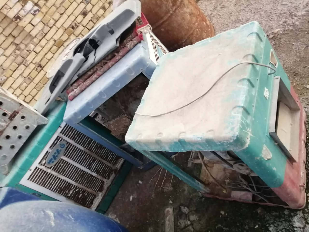 مبردات حديد للبيع كلمن وسعرها لأن اكو منهن مشتغلات موسوم واحد بالموكب المكان ديوانيه ***********
