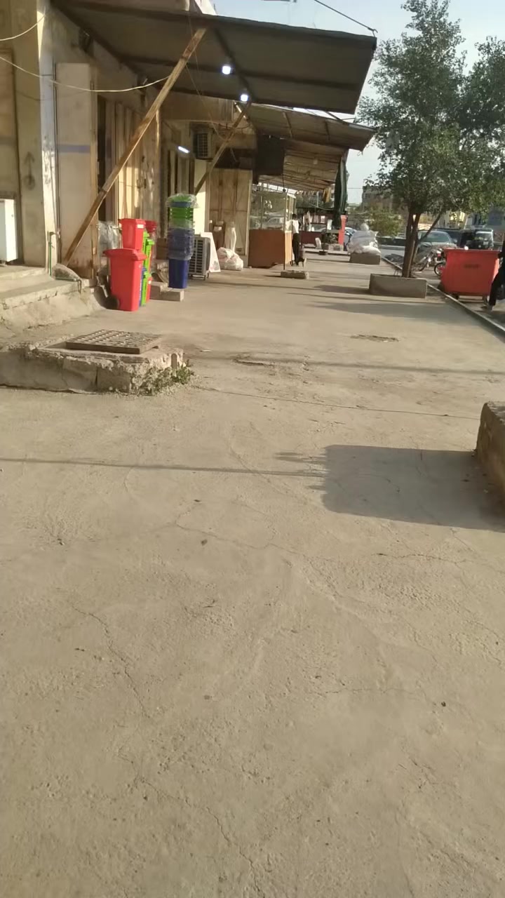 السلام عليكم 
محل جاهز معروض للبيع موقع جيد فلكة انس جهة المخبز وبحانب ابو نور العطار  البيع بدون سرقفلية فقط ماموجود في المحل  كما موضح بالصور للاستفسار اكثر الاتصال على هاتف 
***********  ابو احمد
