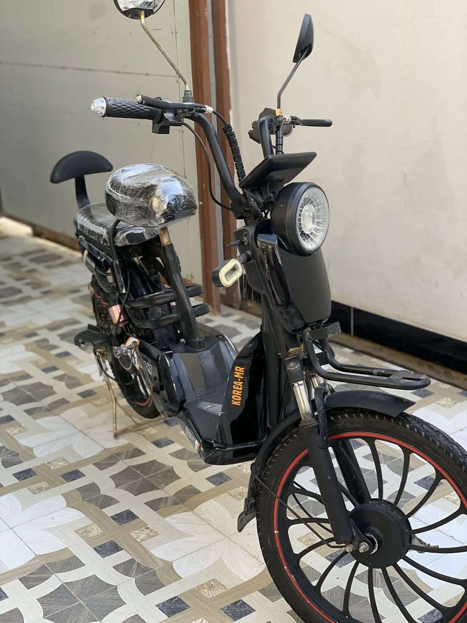 ٢٢٥ وبيها مجال حك الجية موديل ٢٤ بطاريات جدد صار اقل سبوع من شادهن عل فحص كهربائات شغاله مكاني ديالى بعقوبه شراي اتصل ***********
