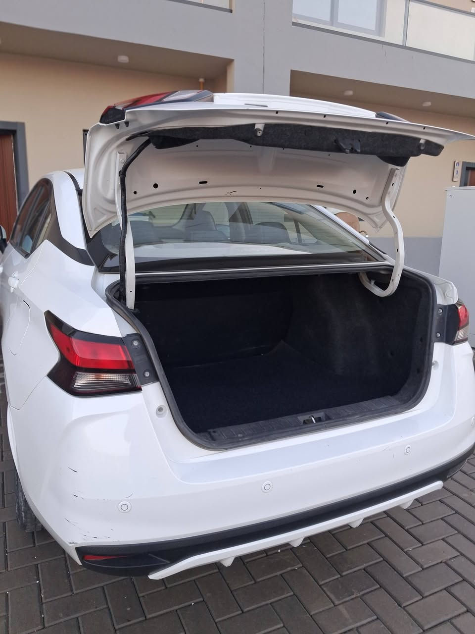 نيسان سني المكسيكي اخذته من شركه الق تاج البنوك 
موديل2021
ماشيه26 الف
مكفوله كفاله عامه من كل شي 
رقم أربيل 
سياره جدا نظيفه مال بيت
السعر120 ورقه
مكان السياره بغداد بوابه الكاظميه ***********
