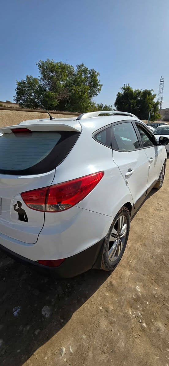 السلام عليكم
للبيع توسان موديل 14 كفاله من الضربه والتبديل والصبغ  ماعدا رصعات بسيطه سونار مرفق رقم نجف باسمي مداور ثاني يوم كير محرك خير من الله جانيه السياره مكاني نجف قضاء المناذرة سعر 145 للإستفسار ***********
