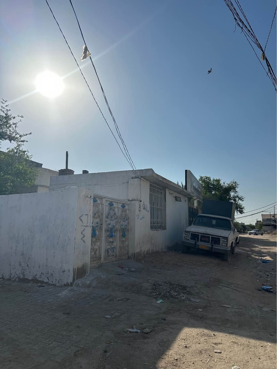 للبيع بيت مساحته 250 زراعي سند 25 مشمول فالتطويب البيت بيه كراج سياره وغرفتين وصاله ومطبخ ومكشوفه وبراني وحمامين لاستفسار *********** النجف, العراق

