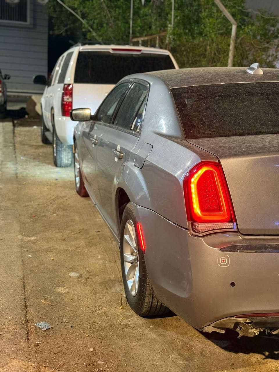 السلام عليكم لبيع وباما موديل 2015 لون سلفر رقم اربيل مميز السيارة بأسمي سنوية جديدة قبل شهرين مسويها مواصفات كندي تقريرها مرفق مع الصور ضررها جاملغات خلفية وجنطة السيارة نصبتها وشفتها حلوه مكينة وكير كفالة حدادية جديدة 
السعر 155 ورقة 

العنوان البصرة القبلة حي الجامعة 
رقم الهاتف ***********
***********
