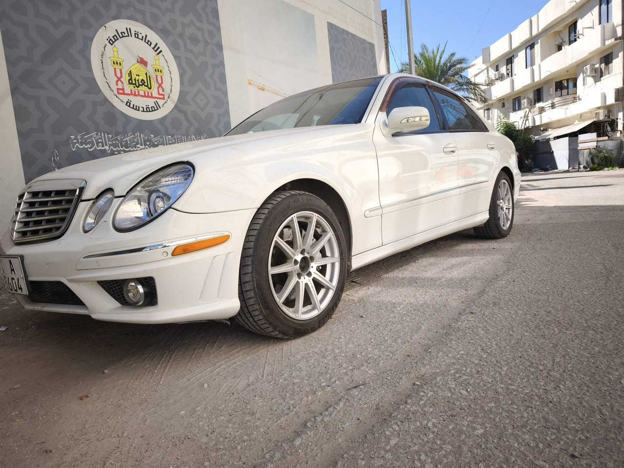 مرسيدس E350 
2009
محرك v6 المرغوب تنفس طبيعي
لون ابيض 
داخل بيجي
ماشية ١٤٩ كم 
مواصفات
جلد 
سلايد
جام بلورايز بلادي 
بردة خلفية
كشن كهرباء
تدفئة مقاعد 
تحكات ستيرن
شفتات ستيرن
لايت زنون
كشافات زنون 
 سيارة نظيفة
دواخل نظيفة جدا
صفر مسج
محرك كهربائيات مكفولة بلادي
رقم بغداد بسمي
للتواصل
***********
