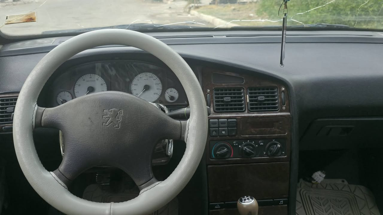 السلام عليكم بيجو بارص 2015 مكفوله من الضربه والتبديل بس لهلالات لوه معمره سابقاً سعره 33 وبيه مجال قليل عنواني ميسان _ المجر الكبير /***********
