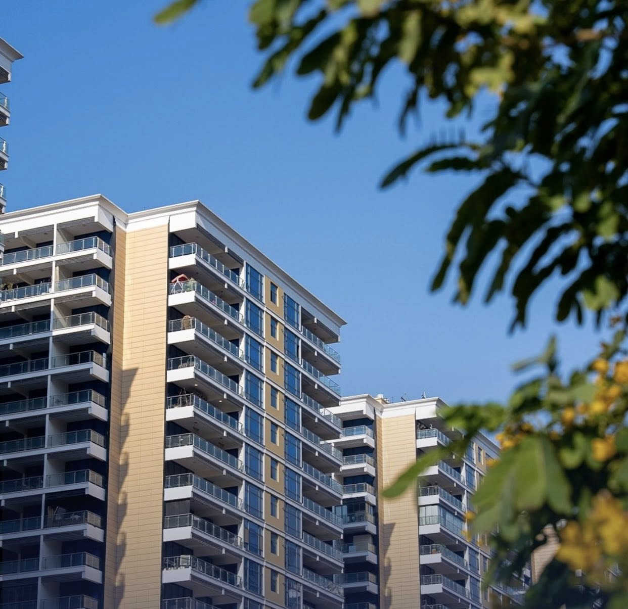 🏢 شقة فاخرة للبيع في مجمع بوابة العراق 🌟

فرصة مميزة لامتلاك شقة بمساحة 228م² في الطابق 16 داخل بناية 7، بإطلالة بوليفارد مباشرة ومفتوحة بالكامل 🌆
مساحة واسعة تناسب العوائل، تهوية ممتازة، وإضاءة طبيعية رائعة.

✨ موقع راقٍ
✨ إطلالة بانورامية غير محجوبة
✨ خيار مثالي للسكن الفاخر أو الاستثمار

📞 للتواصل: ***********
🚨 عرض محدود – لا تفوّت الفرصة!
